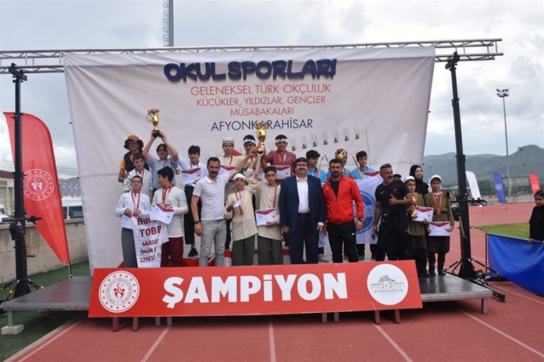 GELENEKSEL TÜRK OKÇULUĞUNDA YILDIZLAR KIZLAR VE ERKEKLERDE AMASYA HAMİT KAPLAN ORTAOKULU TÜRKİYE ŞAMPİYONU