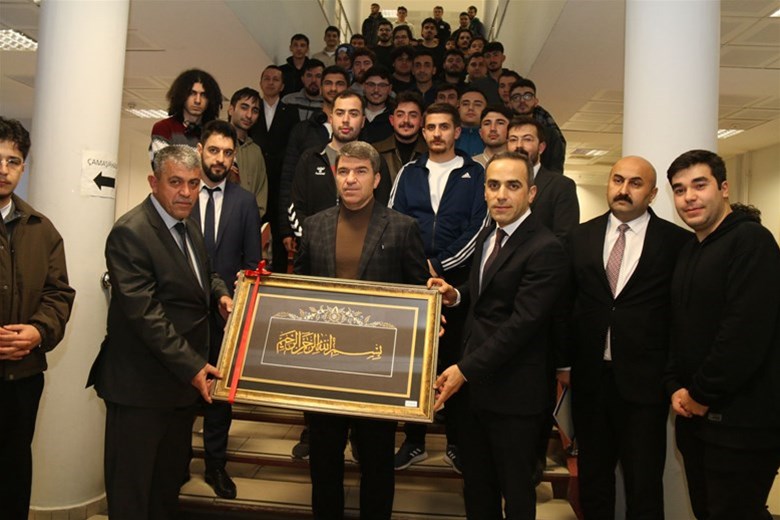 VALİMİZ SAYIN ÖNDER BAKAN, SULTAN BAYEZİD ERKEK ÖĞRENCİ YURDU’NDA ÖĞRENCİLERİMİZLE BİR ARAYA GELDİ