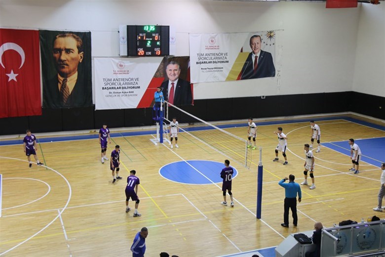 VOLEYBOL GENÇLER ERKEK MÜSABAKALARI BAŞLADI