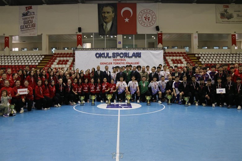 OKUL SPORLARI GENÇLER HENTBOL TÜRKİYE BİRİNCİLİĞİ AMASYA’DA TAMAMLANDI