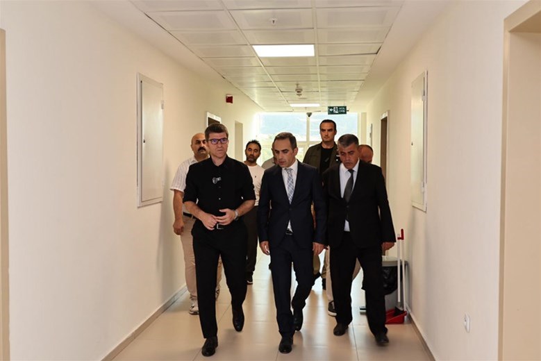 VALİMİZ SAYIN ÖNDER BAKAN’DAN SULTAN BAYEZİD ERKEK ÖĞRENCİ YURDUNA ZİYARET